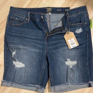 True craft size 20 Bermuda